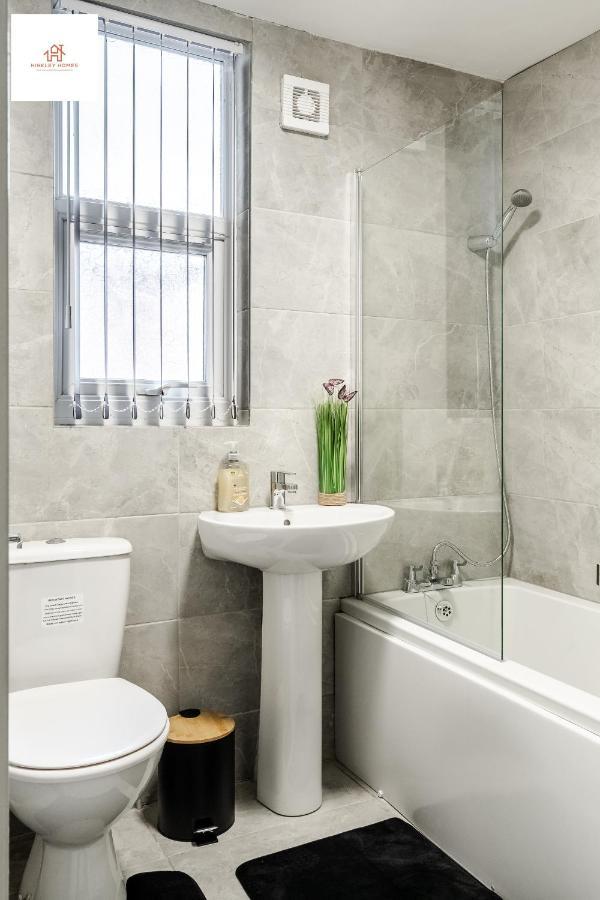 Immaculate 4 Bed In Liverpool By Hinkley Homes Short Lets & Serviced Accommodation Esterno foto